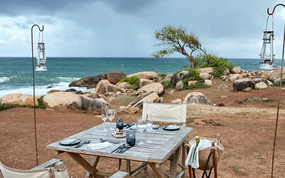 AS_Sri Lanka_Yala_Wild Coast Tented Lodge-dining by the coast