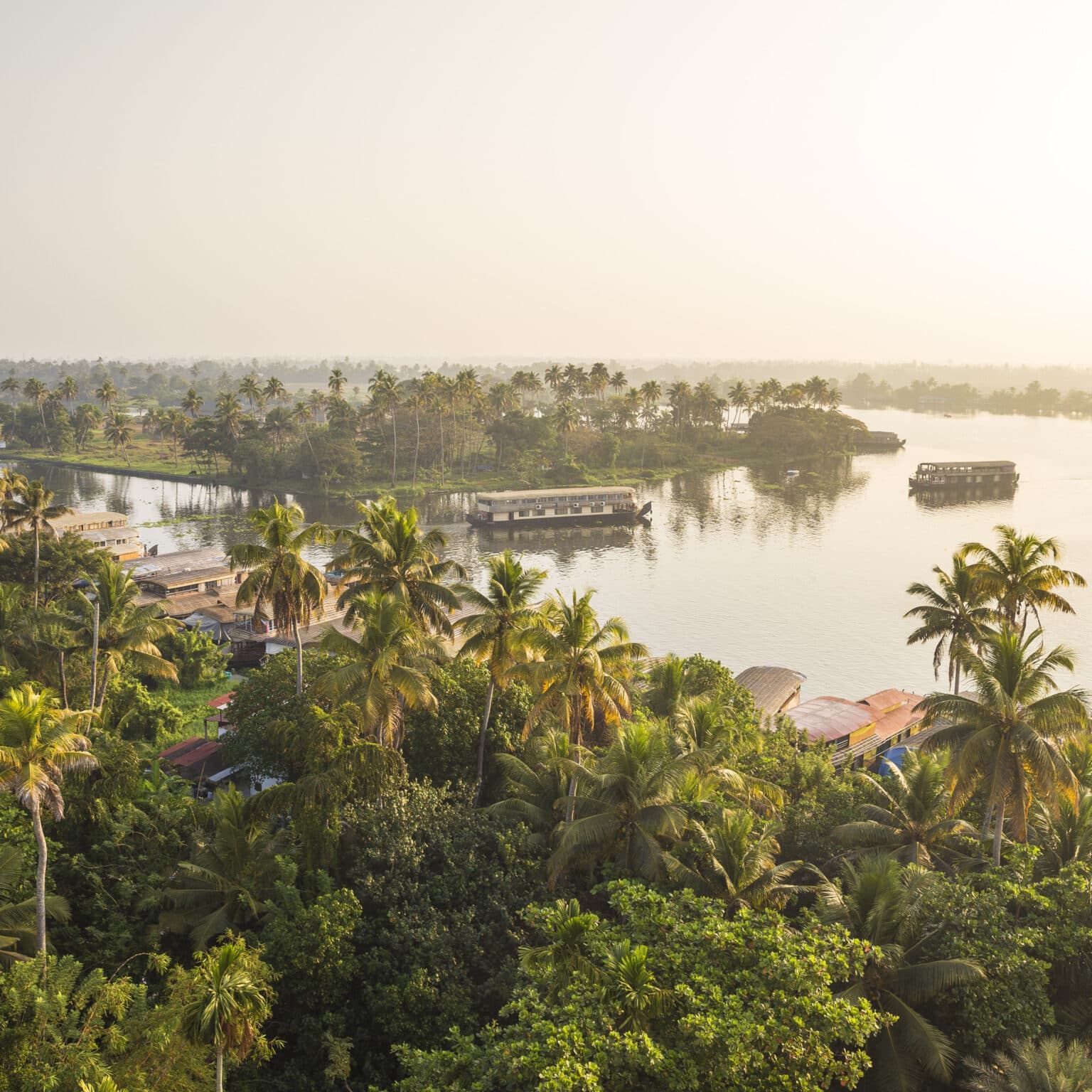 India, Kerala, Alappuzha (Alleppey), Traditional houseboats on backwaters