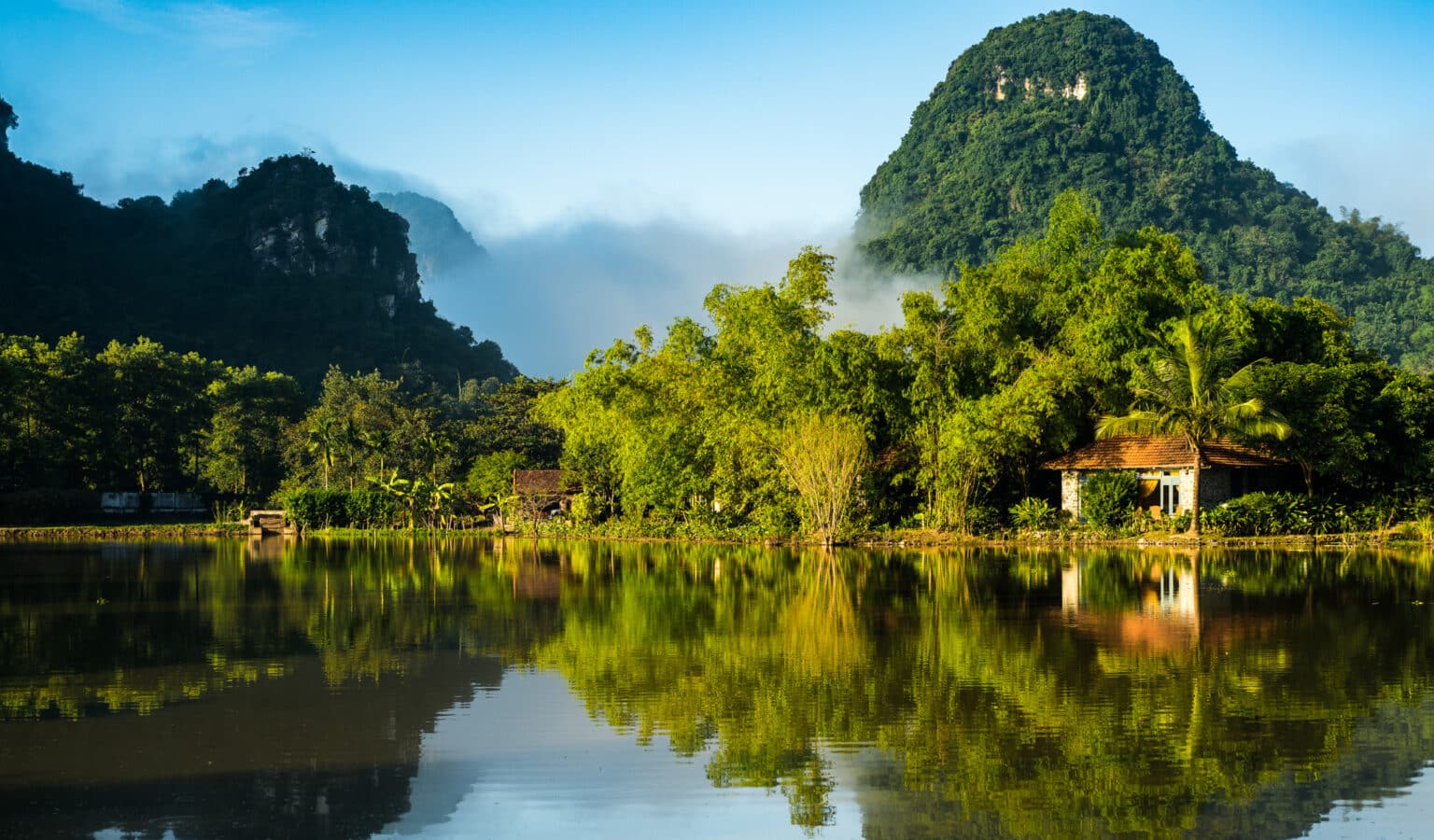 Tam Coc Garden - External over lake